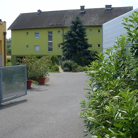 Couette-café Gastehaus-fruhstuckspension Wollautz *